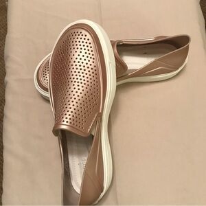 Crocs rose gold citilane roka metallic slip on loafer sneaker shoe size 8
